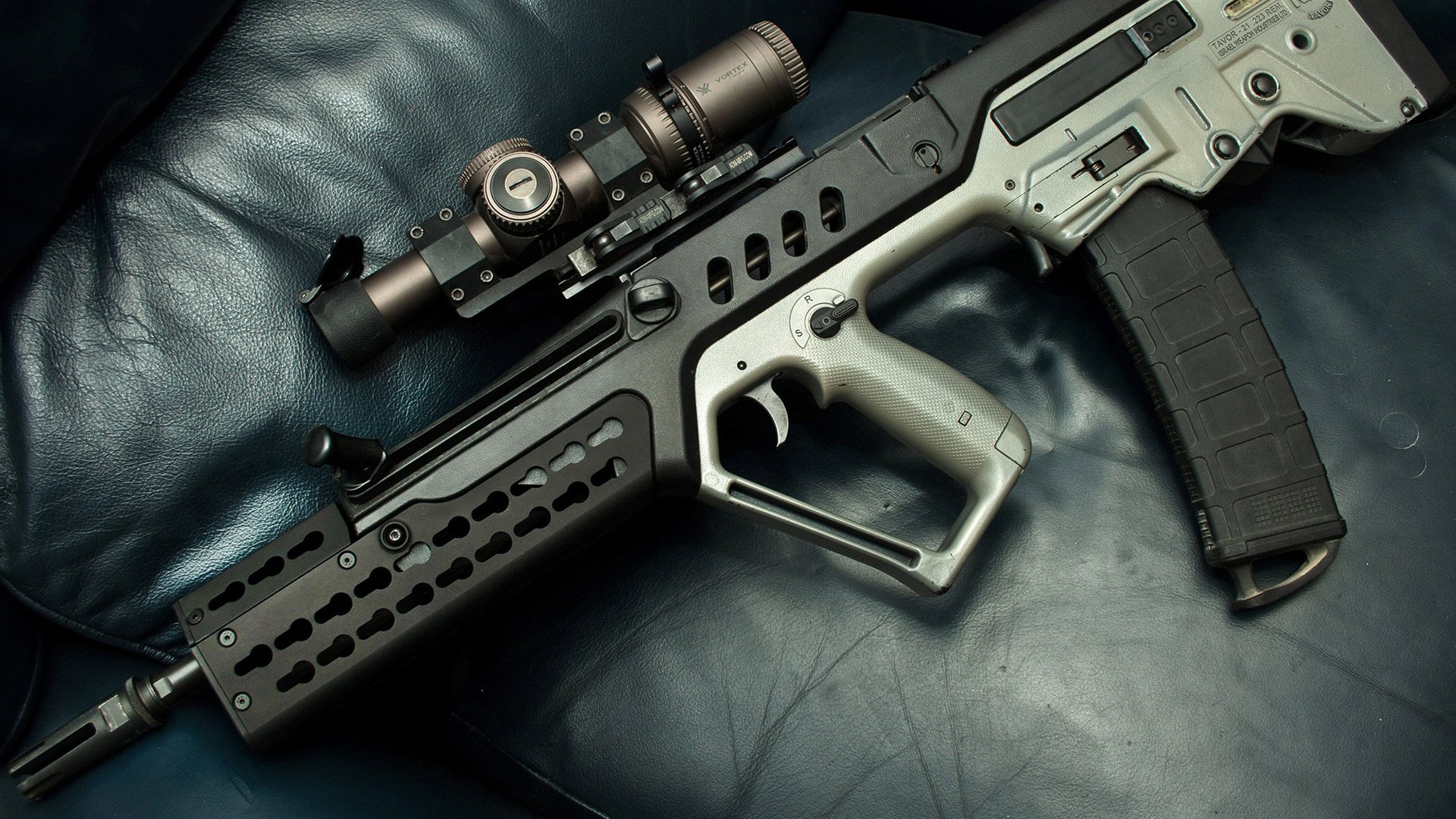 开云体育官方下载-“强强对决”——车队之间的精彩拉锯战，《强强对决》